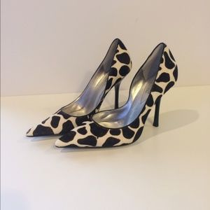 Guess Giraffe Print Stilletos (Size 6.5)